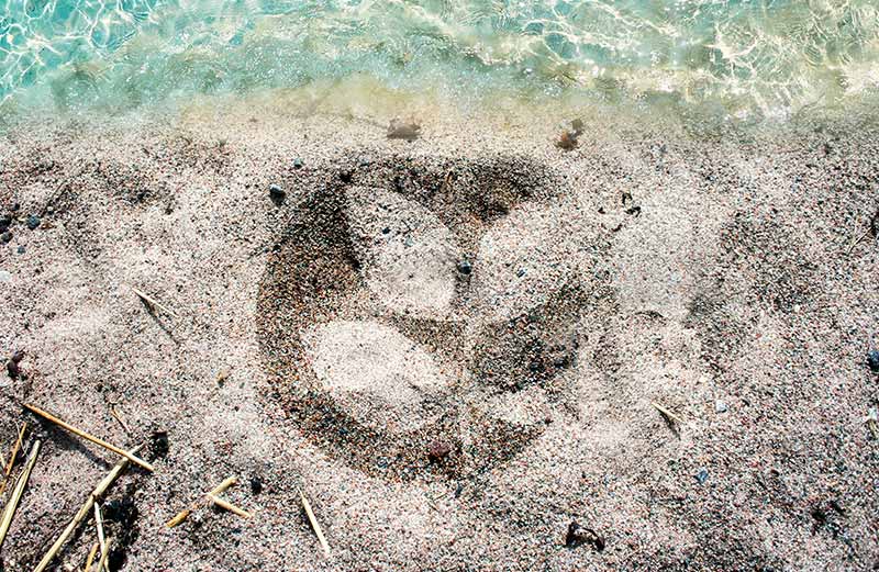 Svensk Arboristtjänst logo ritat i sand