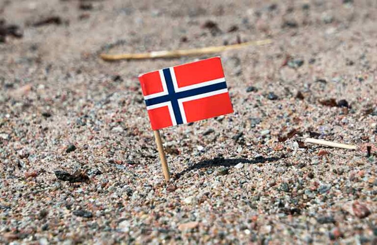 Norges flagga i sand
